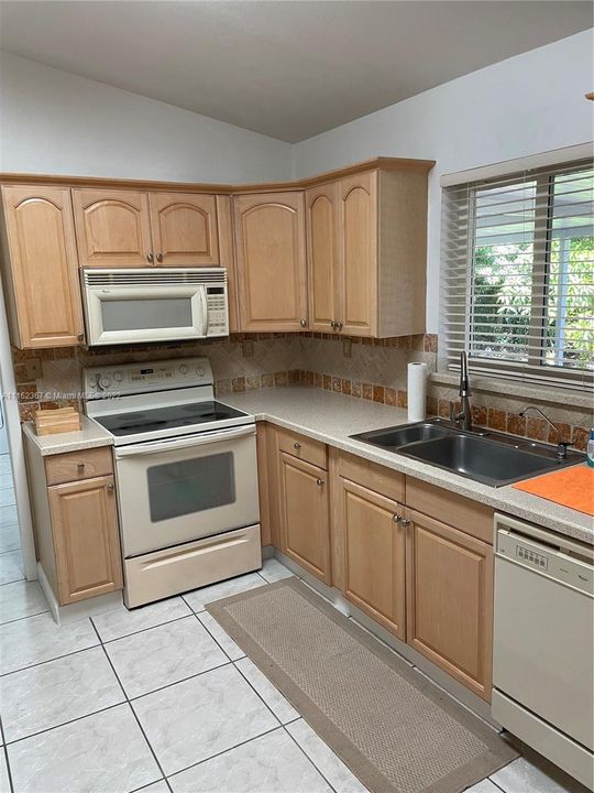 Recently Rented: $3,000 (3 beds, 2 baths, 2043 Square Feet)