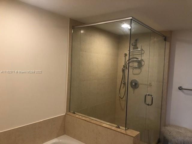 最近租的: $4,500 (2 贝兹, 2 浴室, 1357 平方英尺)