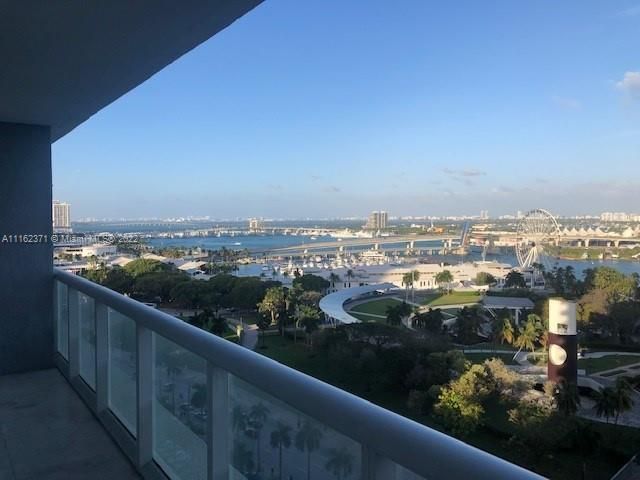 最近租的: $4,500 (2 贝兹, 2 浴室, 1357 平方英尺)