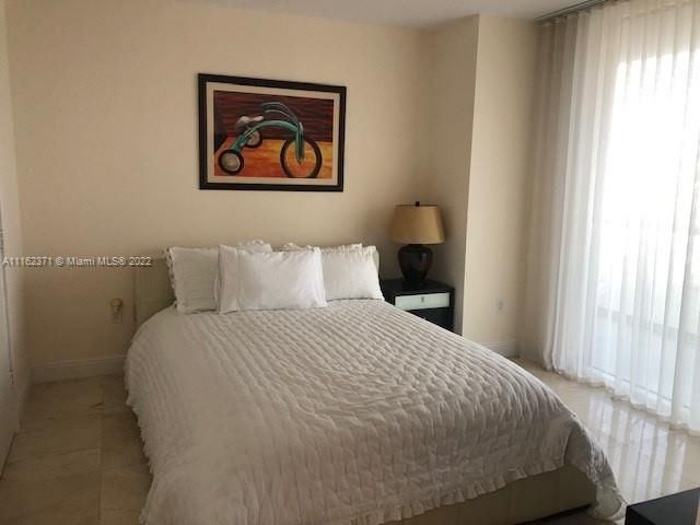 最近租的: $4,500 (2 贝兹, 2 浴室, 1357 平方英尺)