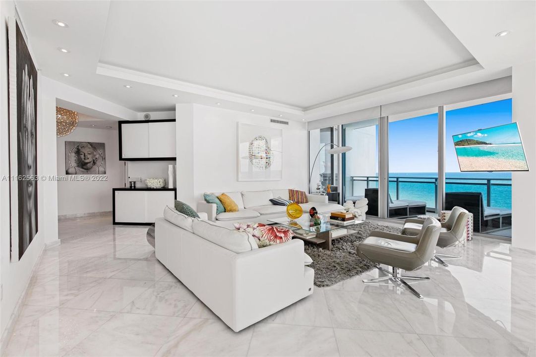 Recently Sold: $6,890,000 (3 beds, 3 baths, 2763 Square Feet)