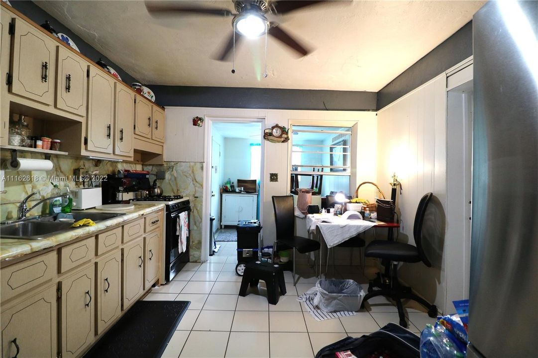 Recently Sold: $320,000 (3 beds, 2 baths, 1056 Square Feet)