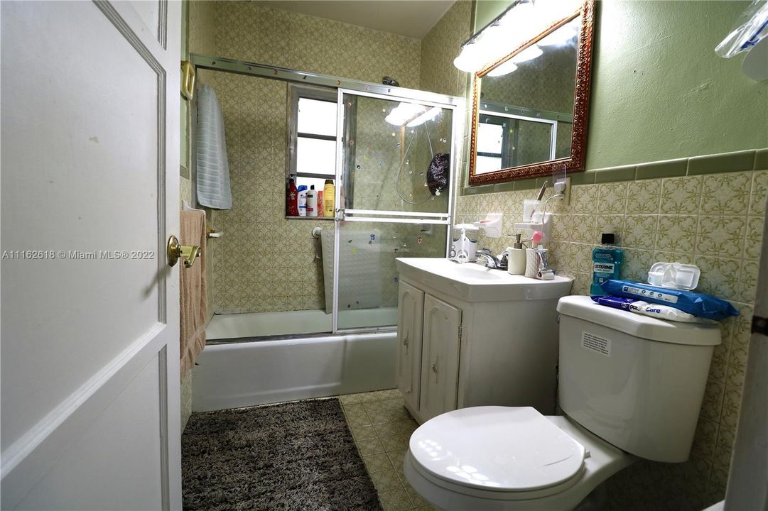 最近售出: $320,000 (3 贝兹, 2 浴室, 1056 平方英尺)