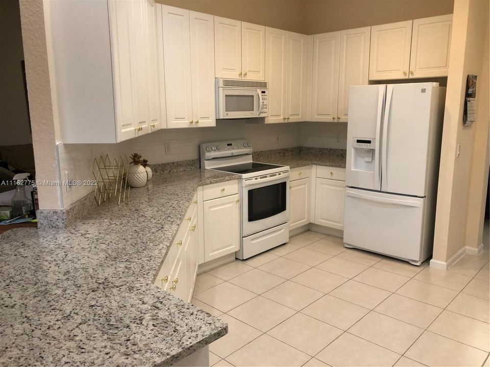 Vendido Recientemente: $499,995 (3 camas, 2 baños, 2117 Pies cuadrados)