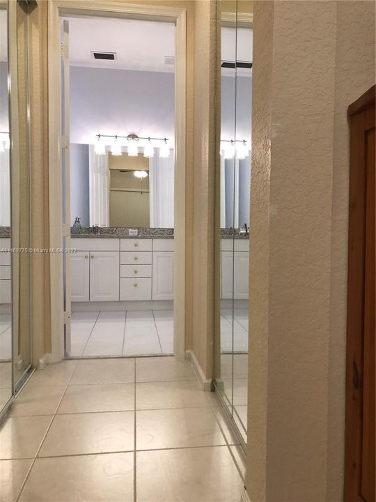 Vendido Recientemente: $499,995 (3 camas, 2 baños, 2117 Pies cuadrados)