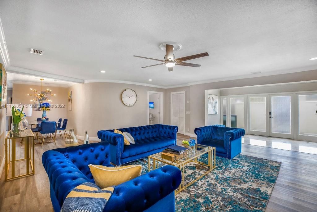 Recently Sold: $1,200,000 (5 beds, 3 baths, 4446 Square Feet)