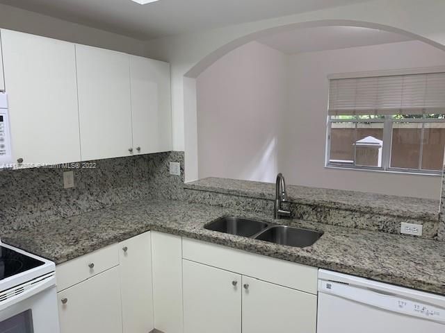 Recently Rented: $2,450 (3 beds, 2 baths, 1260 Square Feet)