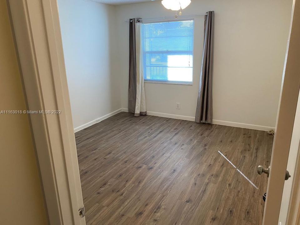 Recently Rented: $1,750 (2 beds, 1 baths, 953 Square Feet)