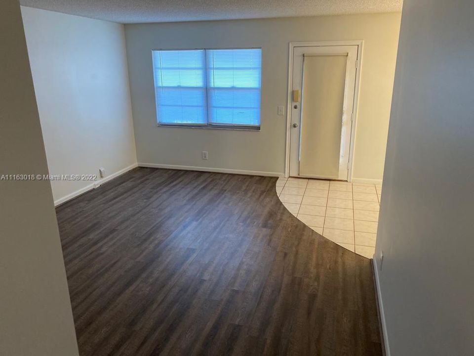 Recently Rented: $1,750 (2 beds, 1 baths, 953 Square Feet)