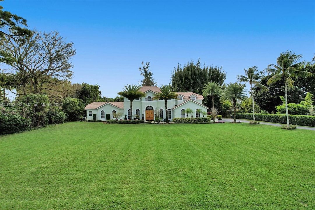 Recently Sold: $1,595,000 (5 beds, 3 baths, 3425 Square Feet)