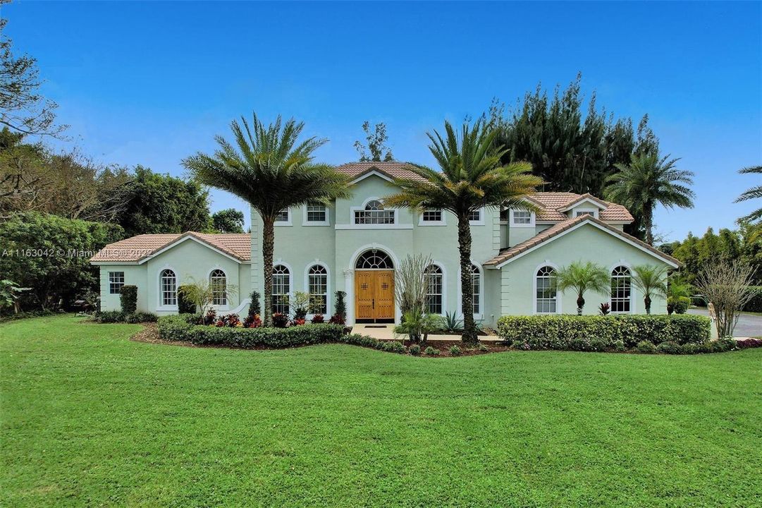 Recently Sold: $1,595,000 (5 beds, 3 baths, 3425 Square Feet)