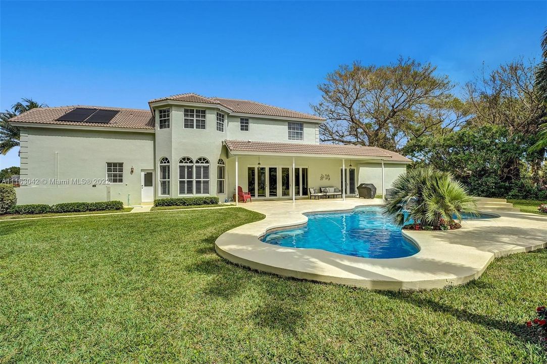 Recently Sold: $1,595,000 (5 beds, 3 baths, 3425 Square Feet)