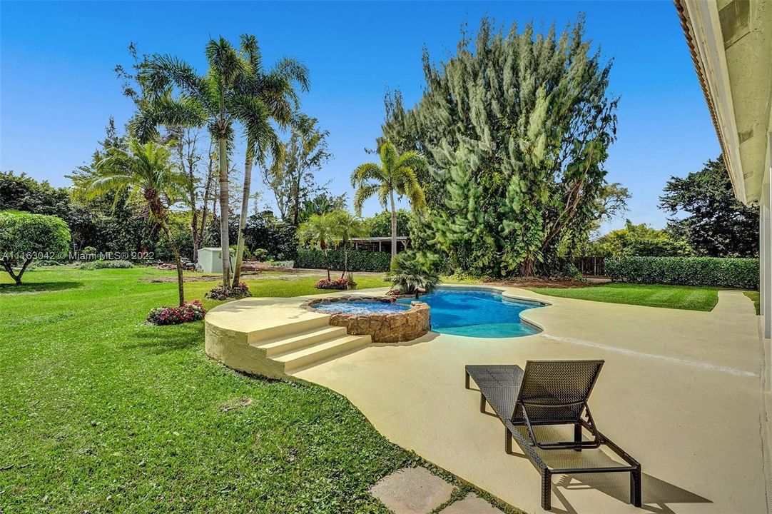 Recently Sold: $1,595,000 (5 beds, 3 baths, 3425 Square Feet)