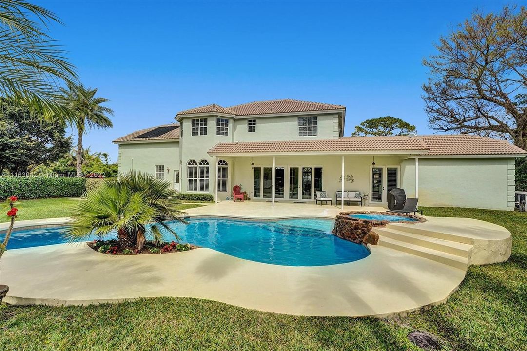 Recently Sold: $1,595,000 (5 beds, 3 baths, 3425 Square Feet)