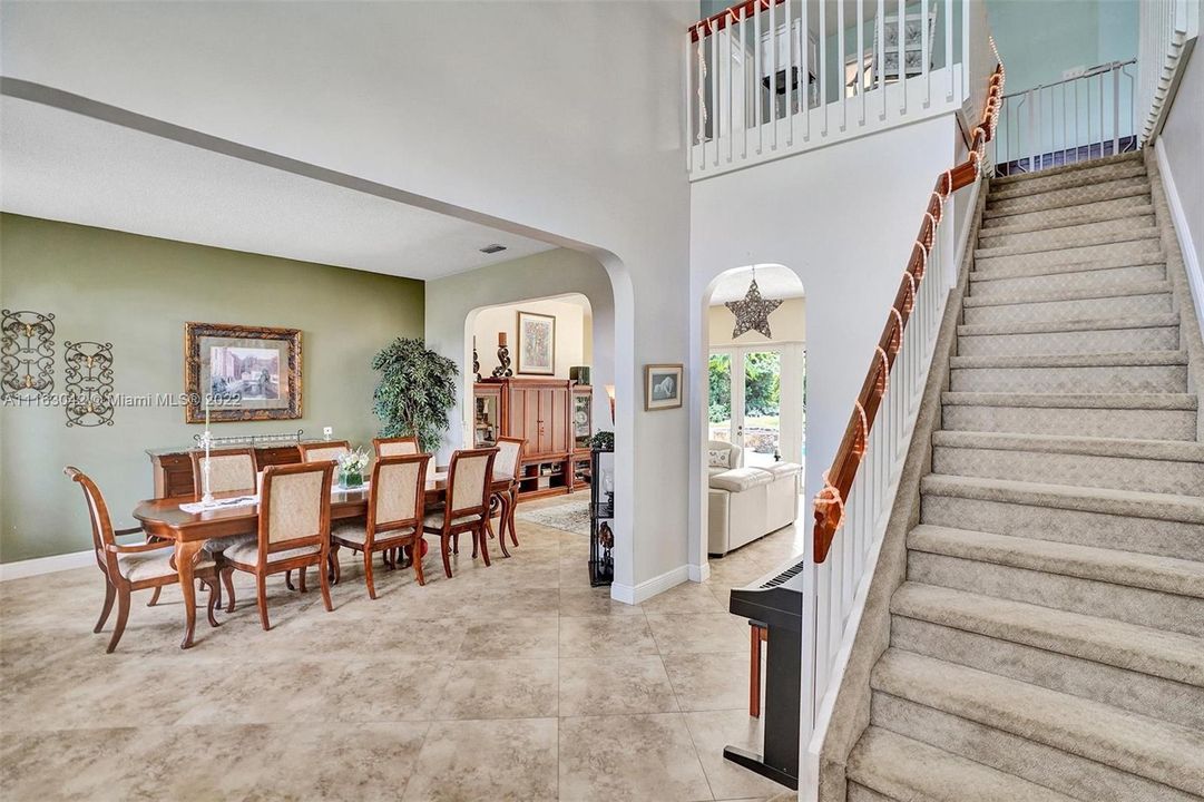 Recently Sold: $1,595,000 (5 beds, 3 baths, 3425 Square Feet)