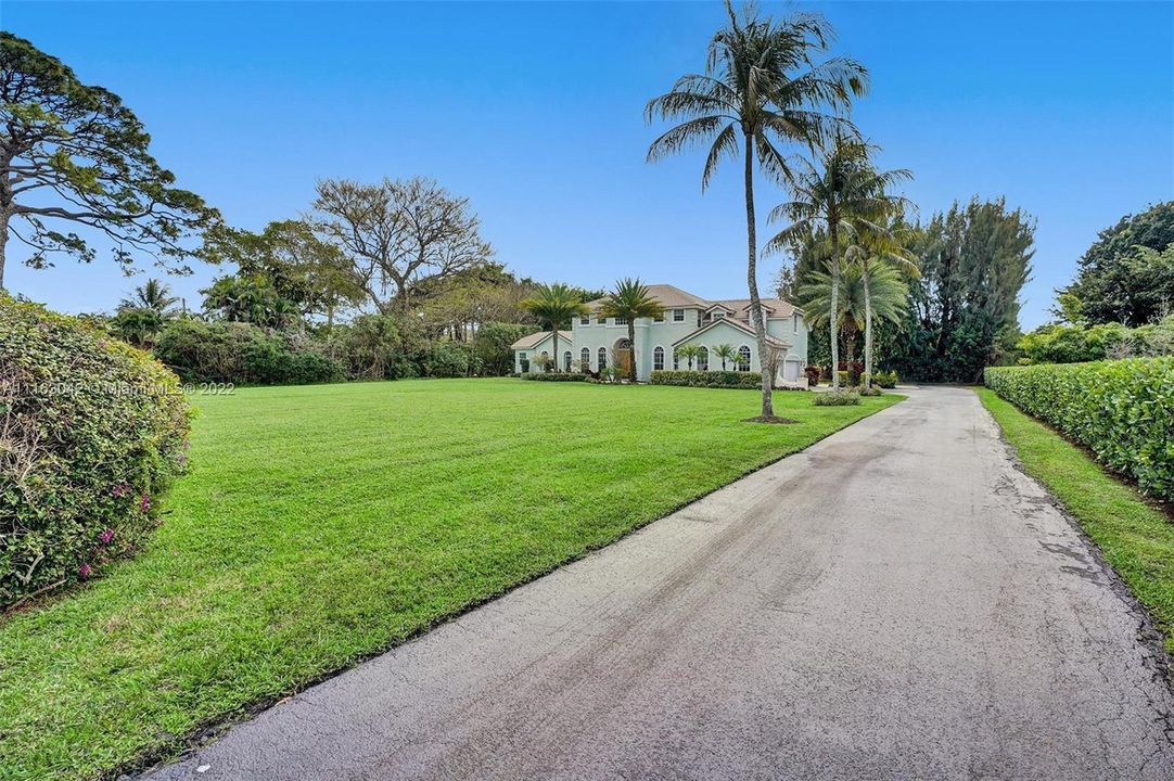 Recently Sold: $1,595,000 (5 beds, 3 baths, 3425 Square Feet)