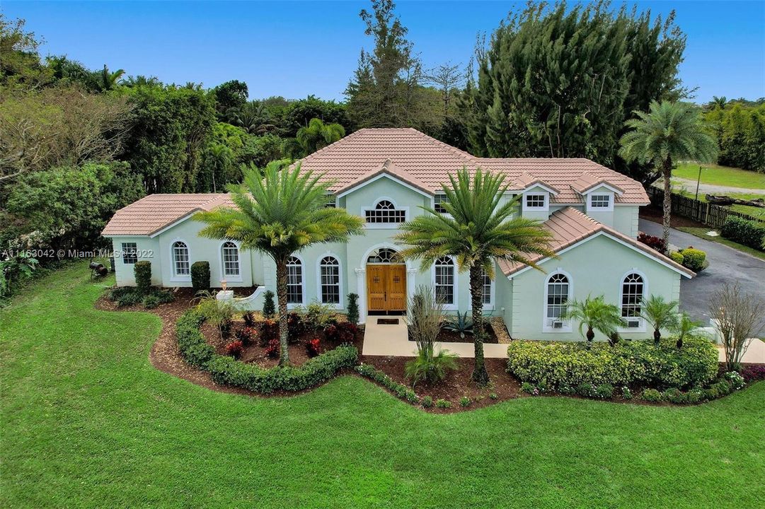 Recently Sold: $1,595,000 (5 beds, 3 baths, 3425 Square Feet)