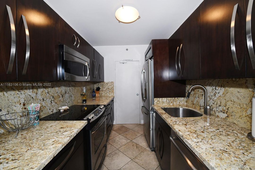 Recently Sold: $500,000 (1 beds, 1 baths, 850 Square Feet)