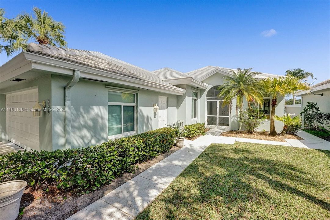 Recently Sold: $575,000 (3 beds, 2 baths, 1968 Square Feet)