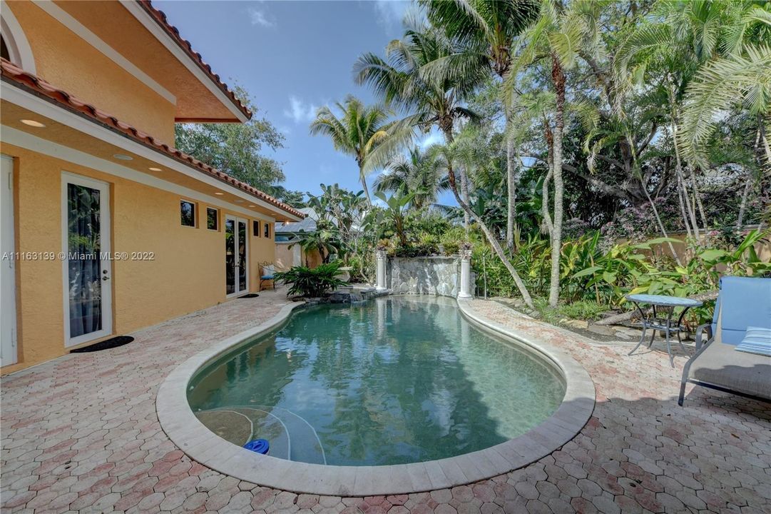 Recently Sold: $1,399,000 (3 beds, 3 baths, 3129 Square Feet)