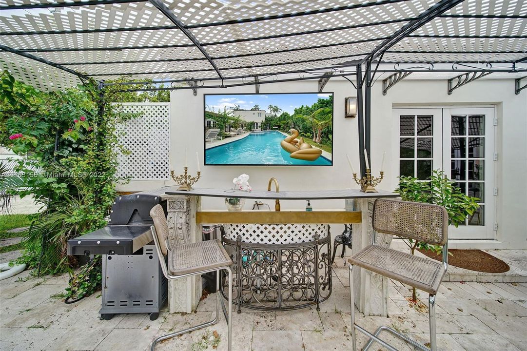 Pool Outdoor Bar and TV