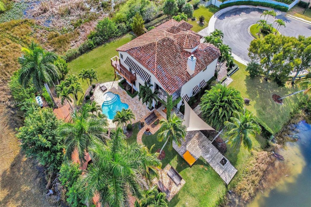 Recently Sold: $1,835,000 (6 beds, 5 baths, 4249 Square Feet)