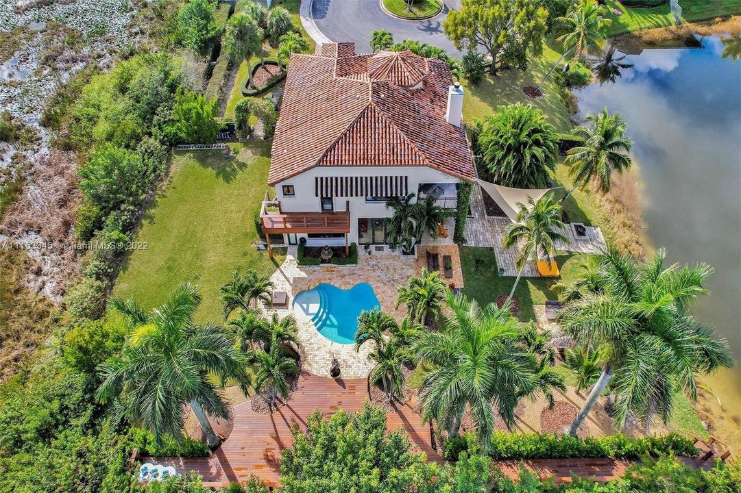 Vendido Recientemente: $1,835,000 (6 camas, 5 baños, 4249 Pies cuadrados)