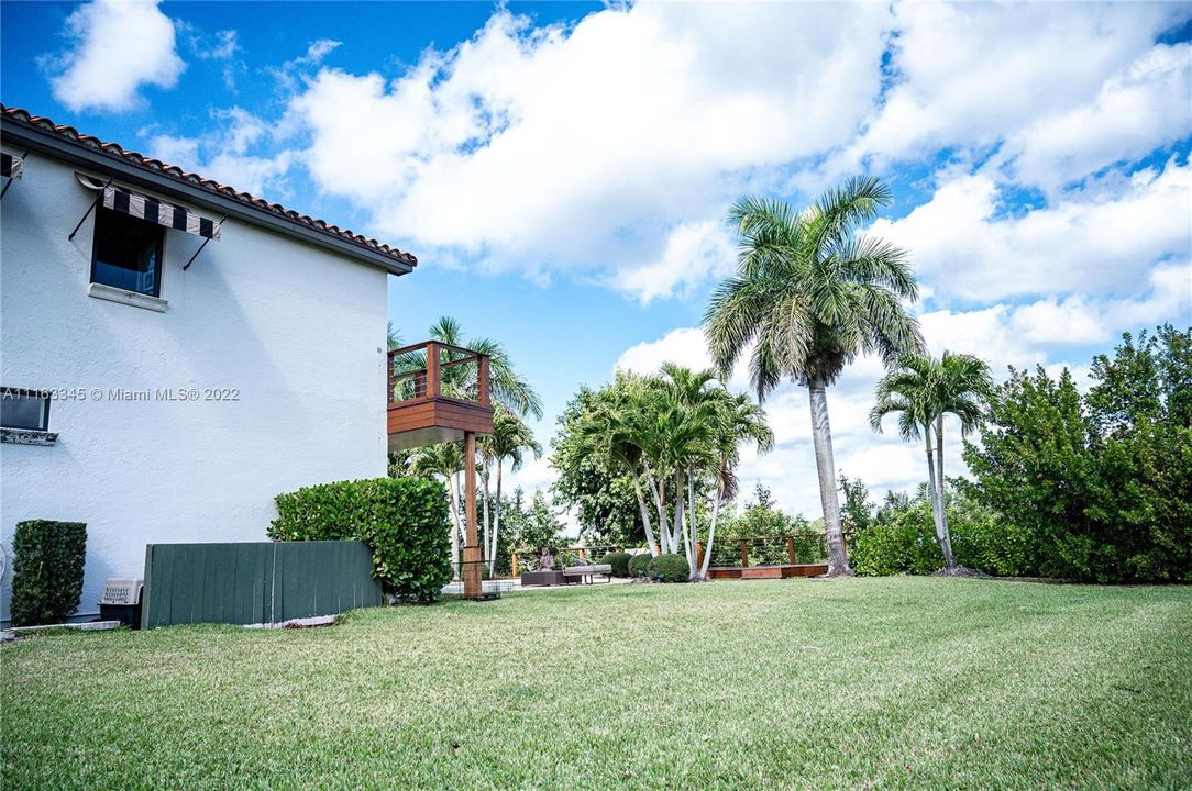 Vendido Recientemente: $1,835,000 (6 camas, 5 baños, 4249 Pies cuadrados)