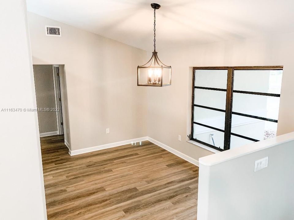 Recently Sold: $395,000 (3 beds, 2 baths, 1981 Square Feet)