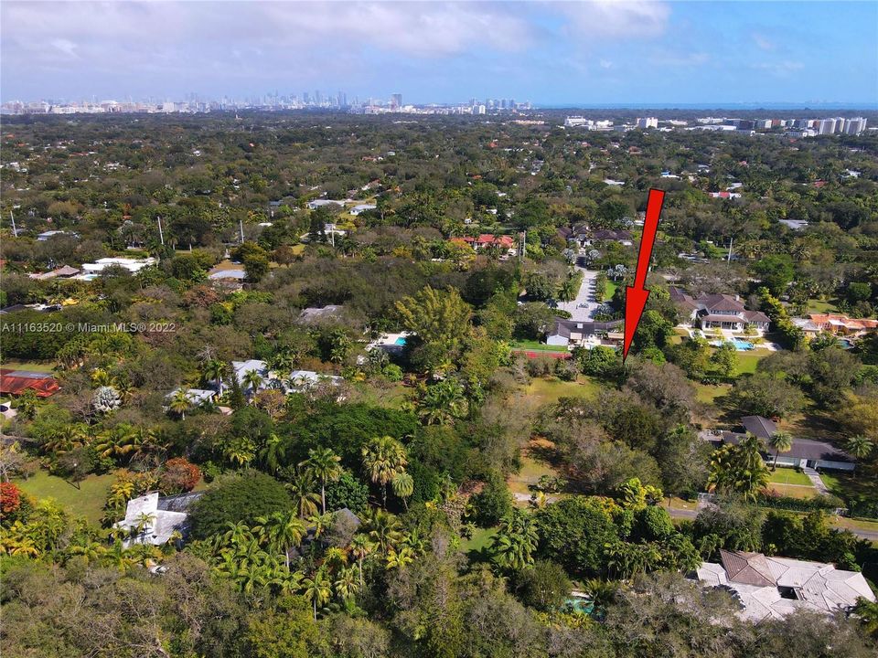 Vendido Recientemente: $1,325,000 (0.98 acres)