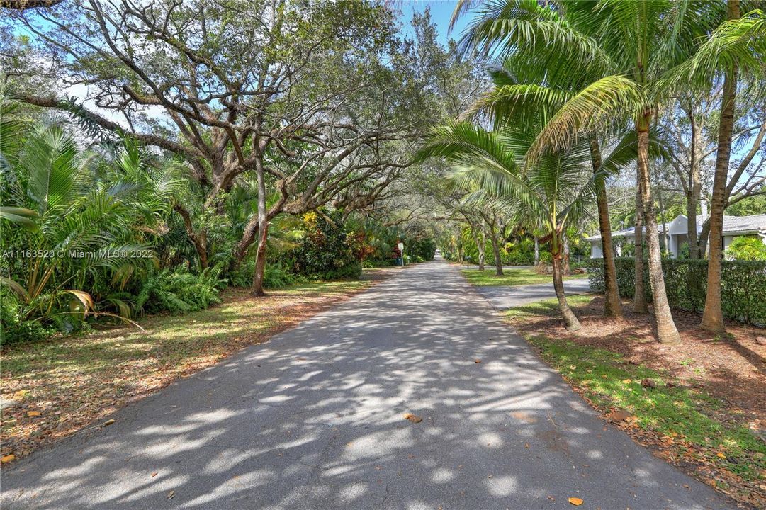 Vendido Recientemente: $1,325,000 (0.98 acres)