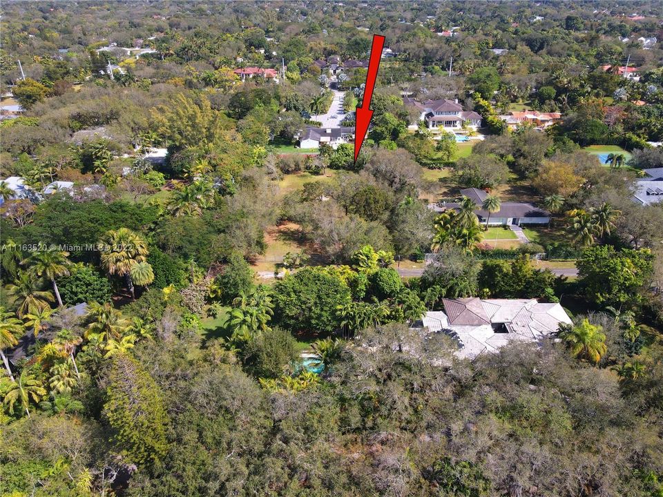 Vendido Recientemente: $1,325,000 (0.98 acres)