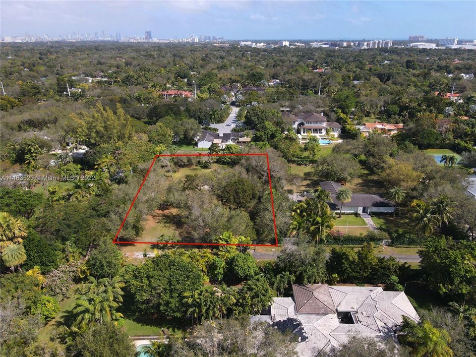 Vendido Recientemente: $1,325,000 (0.98 acres)