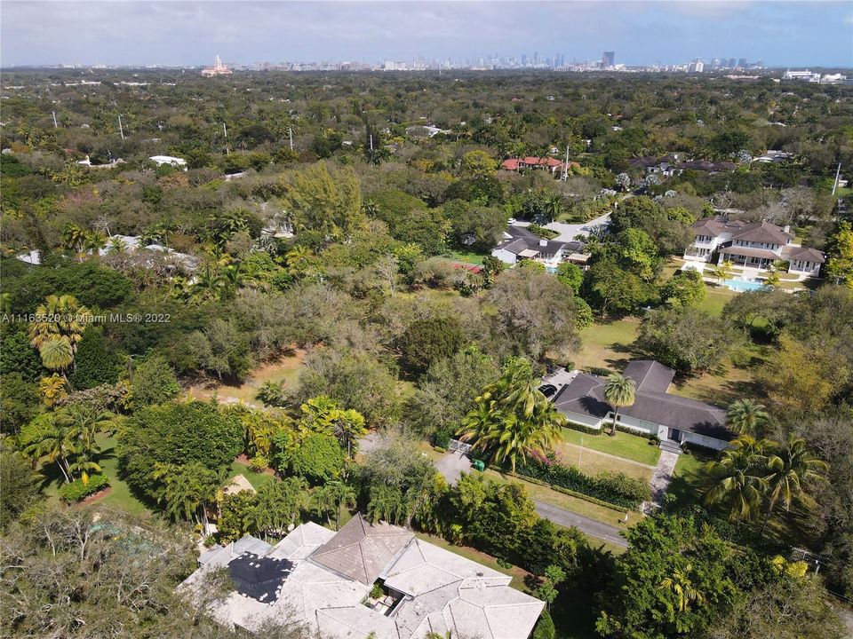 Vendido Recientemente: $1,325,000 (0.98 acres)