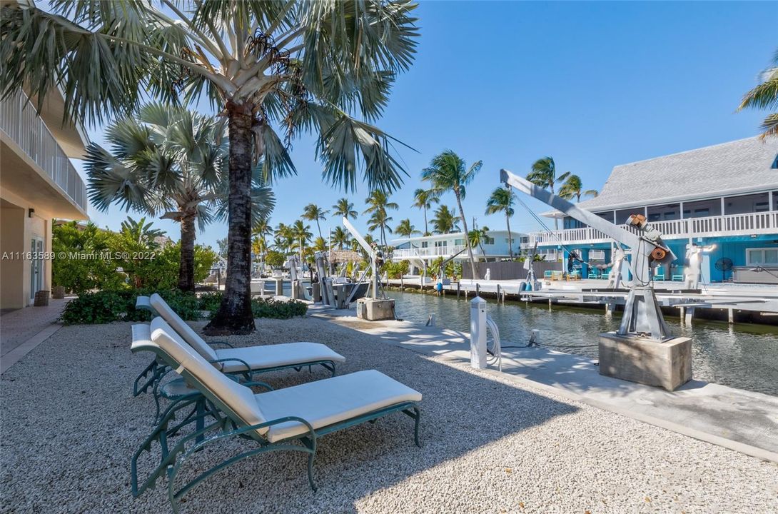 Recently Sold: $1,900,000 (3 beds, 2 baths, 1989 Square Feet)
