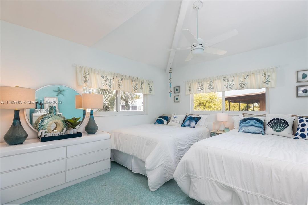 Recently Sold: $1,900,000 (3 beds, 2 baths, 1989 Square Feet)