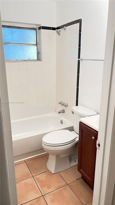 Recently Rented: $2,300 (3 beds, 1 baths, 1982 Square Feet)