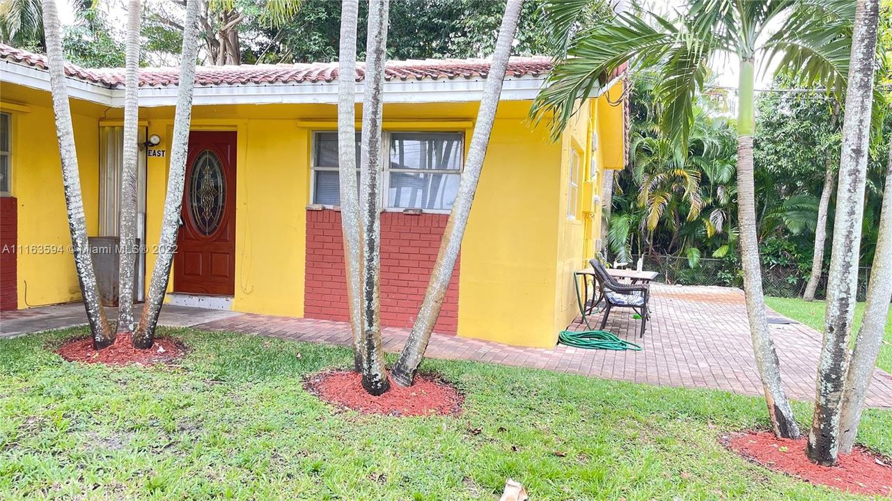 Recently Rented: $2,300 (3 beds, 1 baths, 1982 Square Feet)