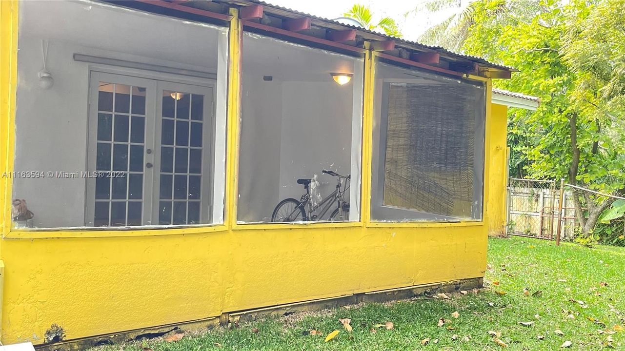 Recently Rented: $2,300 (3 beds, 1 baths, 1982 Square Feet)