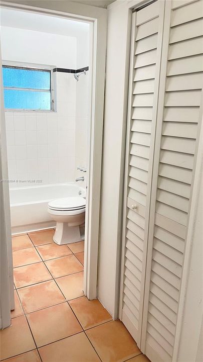 Recently Rented: $2,300 (3 beds, 1 baths, 1982 Square Feet)