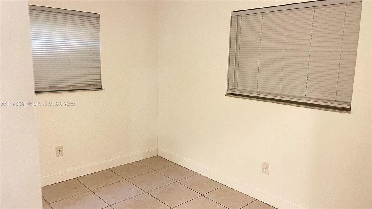 Recently Rented: $2,300 (3 beds, 1 baths, 1982 Square Feet)