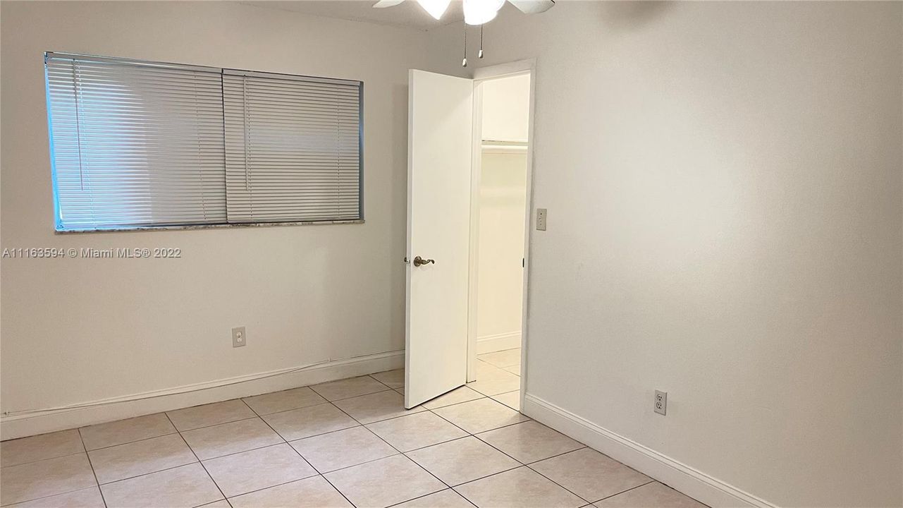 Recently Rented: $2,300 (3 beds, 1 baths, 1982 Square Feet)