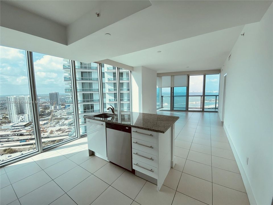 最近租的: $4,500 (2 贝兹, 2 浴室, 1318 平方英尺)