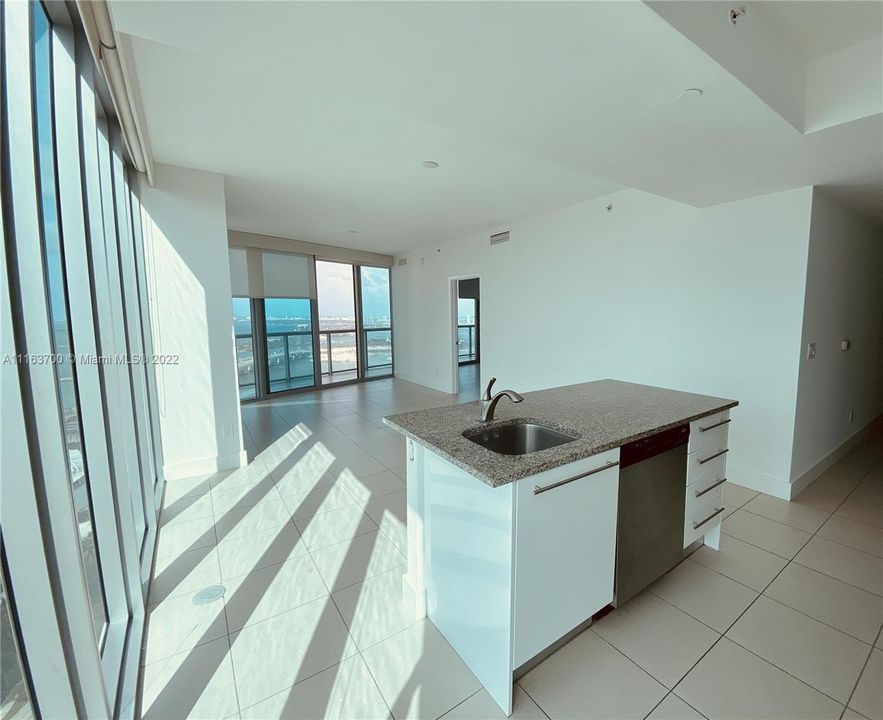 最近租的: $4,500 (2 贝兹, 2 浴室, 1318 平方英尺)