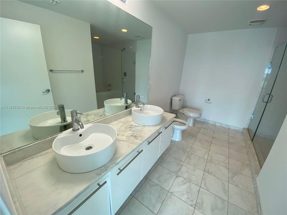 最近租的: $4,500 (2 贝兹, 2 浴室, 1318 平方英尺)