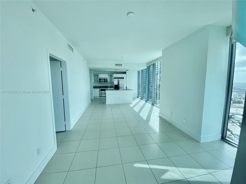 最近租的: $4,500 (2 贝兹, 2 浴室, 1318 平方英尺)