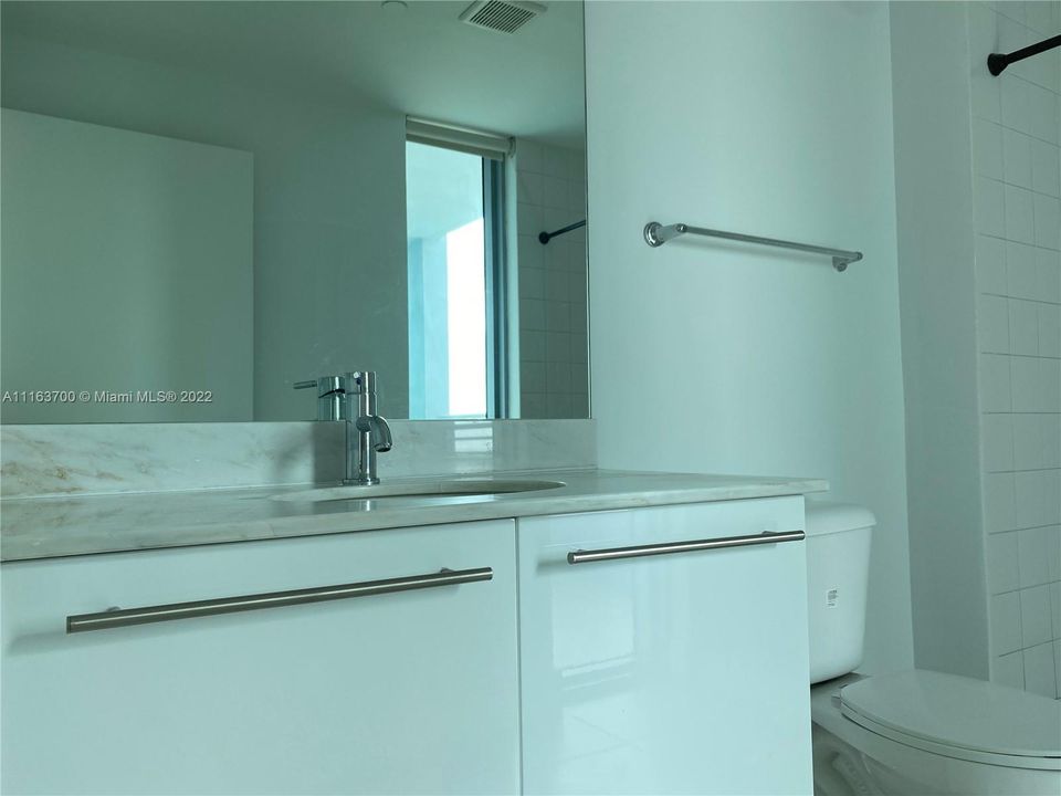 最近租的: $4,500 (2 贝兹, 2 浴室, 1318 平方英尺)