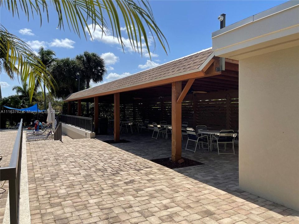 COMMUNITY POOL COVERED PATIO