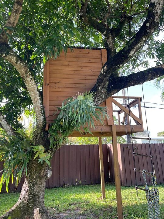 最近租的: $4,000 (3 贝兹, 3 浴室, 1700 平方英尺)