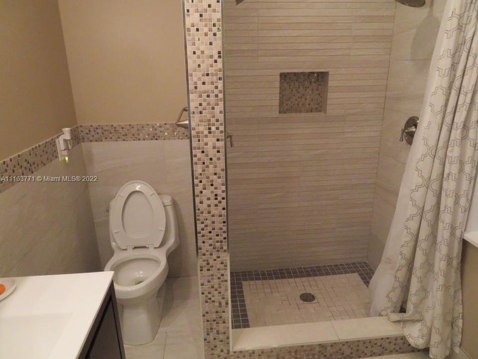 最近租的: $4,000 (3 贝兹, 3 浴室, 1700 平方英尺)
